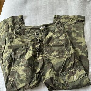 Garage low rise camo cargo jean